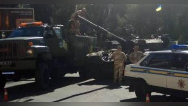 'Kiev markazida tank o`chib qoldi (Video)'ning rasmi