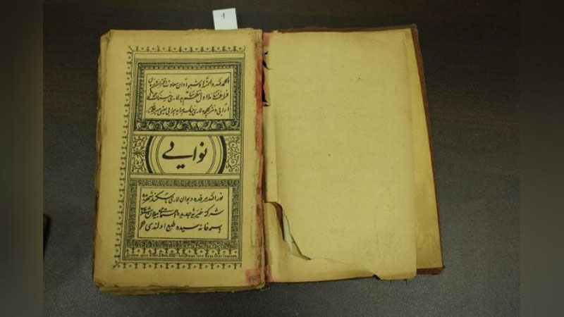 'Aholidan qadimiy kitoblar sotib olinmoqda'ning rasmi