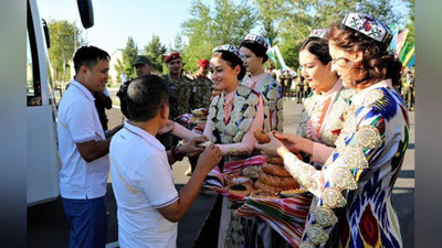 'Vetnam harbiy delegasiyasi Xalqaro armiya o`yinlarida ishtirok etish uchun “Forish”ga birinchi bo`lib etib keldi'ning rasmi