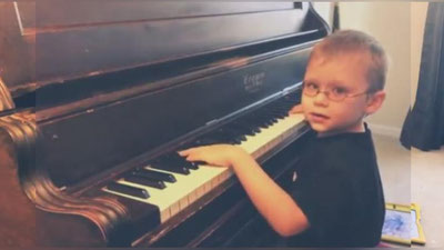 Изрображение 'ПОЛУСЛЕПОЙ МАЛЬЧИК ПОКОРИЛ СЕТЬ КАВЕРОМ НА "БОГЕМСКУЮ РАПСОДИЮ" (ВИДЕО)'