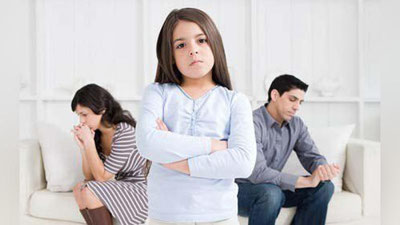 'Ажрим зарбаси: оила бузилгач, болангиз учун дўстликни сақлаб қолинг!'ning rasmi