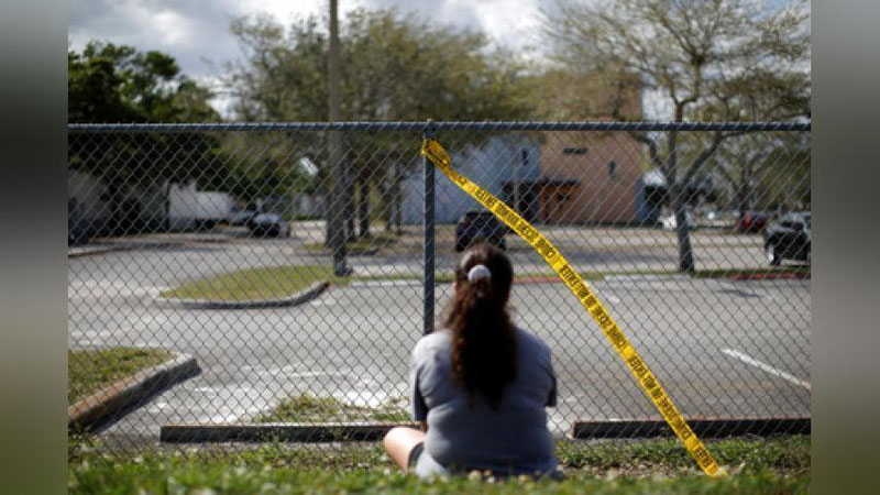 'Трамп ўқитувчиларга қурол беришни таклиф қилди'ning rasmi