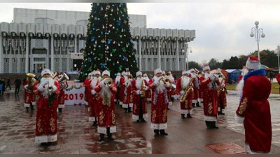 'Qorbobo kiyimidagi harbiy orkestr jamoasi konsert dasturlari 3 yanvarga qadar davom etadi'ning rasmi