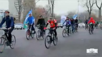 Изрображение 'В ТАШКЕНТЕ УСТРОИЛИ ВЕЛОПРОБЕГ В ЧЕСТЬ ДНЯ КОНСТИТУЦИИ (ВИДЕО)'