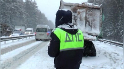 '​Ijtimoiy tarmoqlarga 30 ta avtomashina ishtirokida sodir bo`lgan YTHning videosi joylashtirildi (Video)'ning rasmi