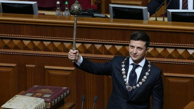 'Hech qachon o`z kasbi bo`yicha ishlamagan, "KVN"chi, qiziqchi va aktyorlikdan Ukraina prezidentligigacha... Zelenskiy haqida nimalar ma`lum?'ning rasmi