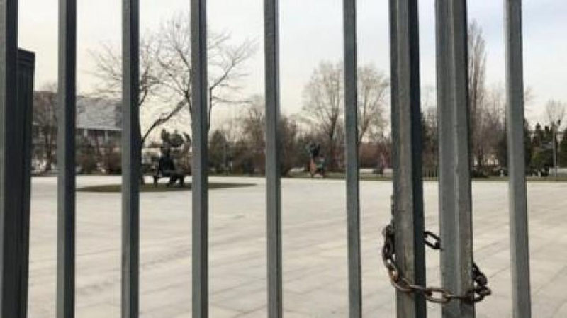 'Moskvada aholisi o`z uylarida izolyasiya qilish rejimiga o`tdi, ishsiz qolgan shahar aholisiga 19,5 ming rubldan kompensasiya to`lanadi'ning rasmi