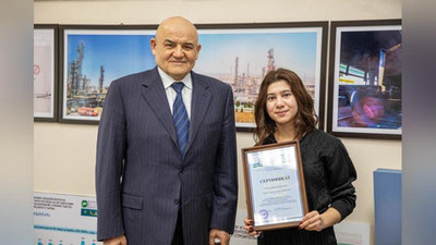 'Senator talabalar uchun maxsus stipendiya ta`sis etdi'ning rasmi