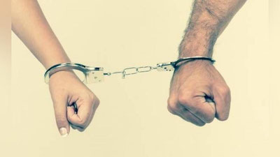 'Bola sotmoqchi bo`lgan "oshiq-ma`shuq"lar ustidan hukm o`qildi'ning rasmi