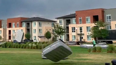 Изрображение 'Массовую "миграцию" матрасов сняли на видео в США'