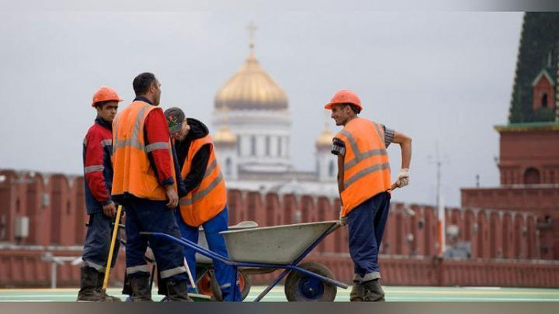 Изрображение 'МИГРАНТОВ ВСЕ МЕНЬШЕ ПРИВЛЕКАЕТ РАБОТА В РОССИИ'