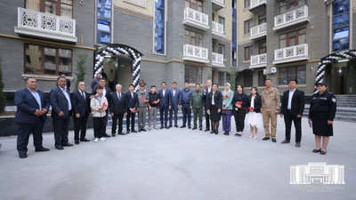 Изрображение 'В Ташкенте 19-ти выпускникам домов "Мехрибонлик" вручили ключи от квартир в новых жилых комплексах'