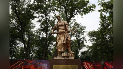 Изрображение 'Итальянский бизнесмен подарил Узбекистану памятник кузнецу Шамахмудову (фото)'