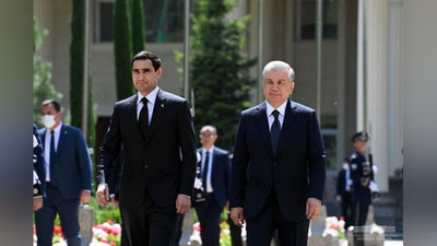 'Shavkat Mirziyoev "Ko`ksaroy" qarorgohida Serdar Berdimuhamedovni kutib oldi (foto)'ning rasmi