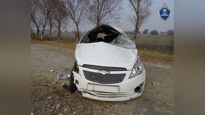 Изрображение 'В Ферганской области "Спарк" врезался в бордюр: погибли две женщины'