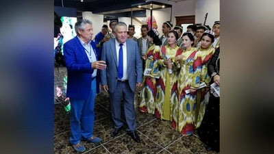 'Izro Malakov AQShdan "Maqom muzeyi"ga 60 dan ziyod noyob eksponatlar yubordi 'ning rasmi