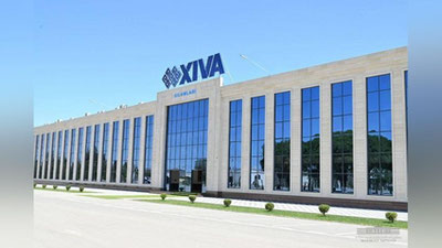 Изрображение 'Президенты Узбекистана и Таджикистана побывали на Хивинском ковровом комбинате'