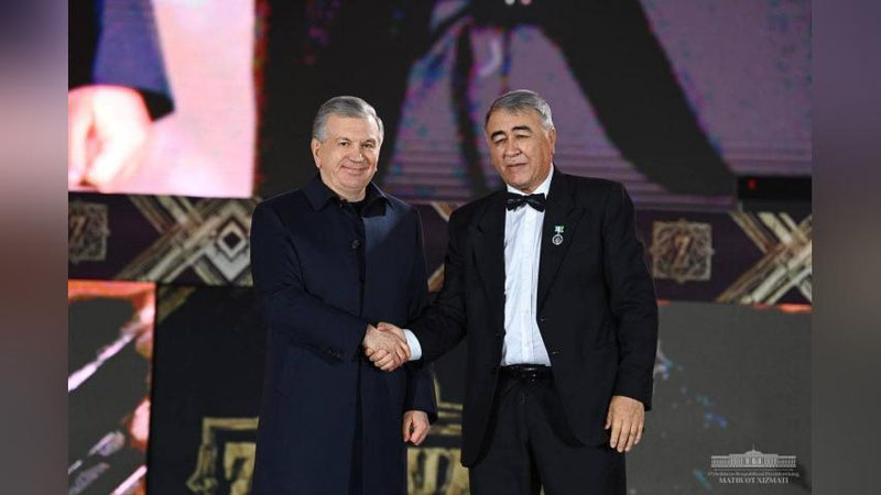'Shavkat Mirziyoev bir guruh "Zakovat"chilarni mukofotladi'ning rasmi