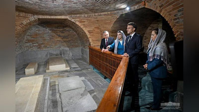 'Makron Samarqand shahrining qadimiy obidalari bilan tanishdi(foto)'ning rasmi