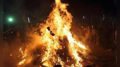 'Энага жодугарликда айбланди ва ёқиб юборилди'ning rasmi