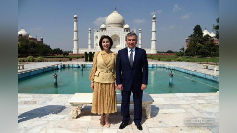 Изрображение 'ПРЕЗИДЕНТ НАЧАЛ ГОСВИЗИТ В ИНДИЮ С ПОСЕЩЕНИЯ ТАДЖ-МАХАЛА (ФОТО)'