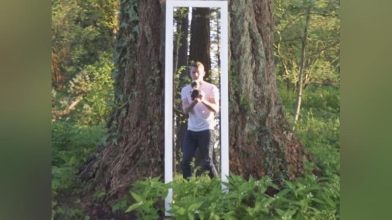 Изрображение 'ОПТИЧЕСКАЯ ИЛЛЮЗИЯ С ЗЕРКАЛОМ ОЗАДАЧИЛА ПОЛЬЗОВАТЕЛЕЙ СЕТИ (ВИДЕО)'