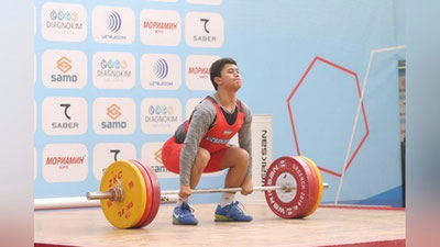 'Диёрбек Эрматов оғир атлетика бўйича ЖЧнинг илк кунида 3 та медални қўлга киритди'ning rasmi
