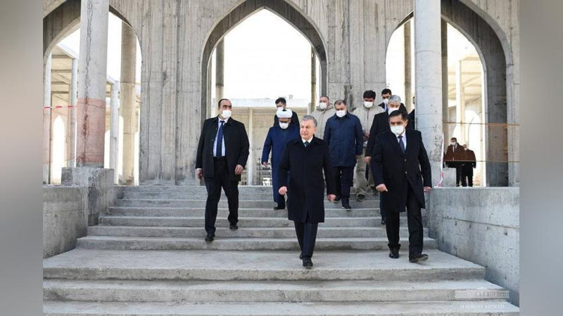 Изрображение 'Президент посетил в Самарканде мавзолей Имама Бухари, где идет стройка'