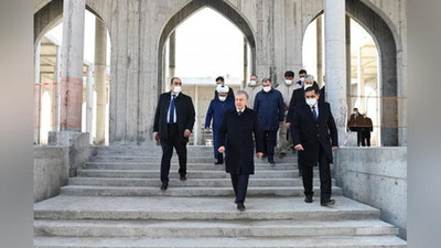 Изрображение 'Президент посетил в Самарканде мавзолей Имама Бухари, где идет стройка'