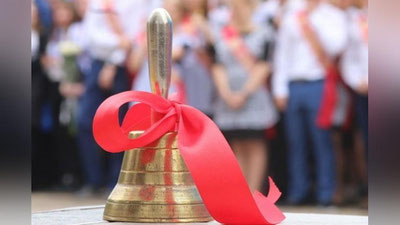 'Бухорода битирувчи директорнинг устига сув сепиб юборди'ning rasmi