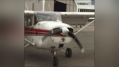 'HINDISTONDA SAMOLYoTNING EShIGI TURAR JOY BINOSINING USTIGA QULAB TUShDI'ning rasmi