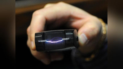 Изрображение 'В Минюсте рассказали, в каких случаях сотрудник ОВД вправе применить электрошокер'