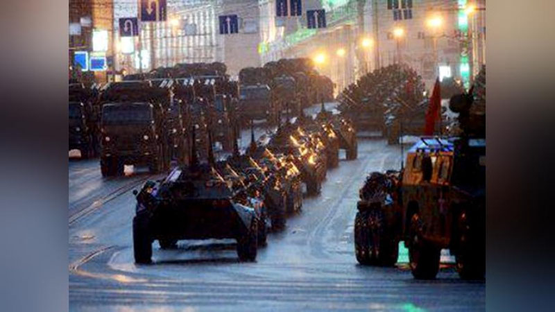 Изрображение 'Ночная репетиция парада Победы 2016 в Москве прошла 28 апреля'