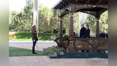 'Ko`ksaroyda Aleksandr Lukashenkoni rasmiy kutib olish marosimi bo`lib o`tdi (video)'ning rasmi