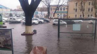 'Toshkentda ko`chalarga suv toshishiga qarshi chora ko`rish boshlandi'ning rasmi