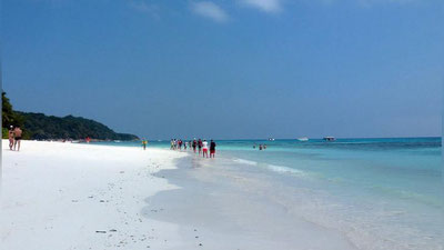 '​Tailandda baliqlarga non bergani uchun rossiyalik ayol qamoqqa olindi'ning rasmi