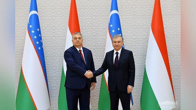 'O`zbekiston va Vengriya prezidentlari ikki davlat munosabatlarini strategik sheriklik darajasiga ko`tarish vazifalarini muhokama qilishdi'ning rasmi