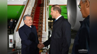 Изрображение 'Президент Узбекистана прибыл в Москву, где сегодня пройдут переговоры на высшем уровне'