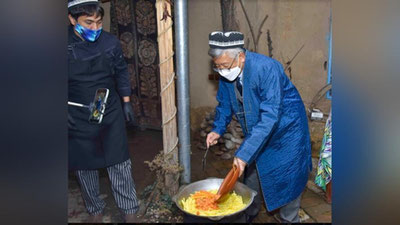 Изрображение 'Помощник Госсекретаря США приготовил плов в Ташкенте (фото)'