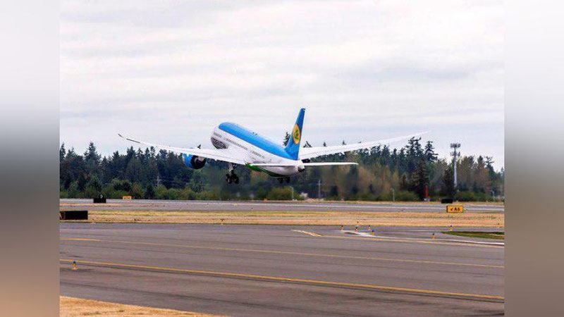 'O`ZBEKISTON PREZIDENTI QIRG`IZISTONGA KELDI'ning rasmi