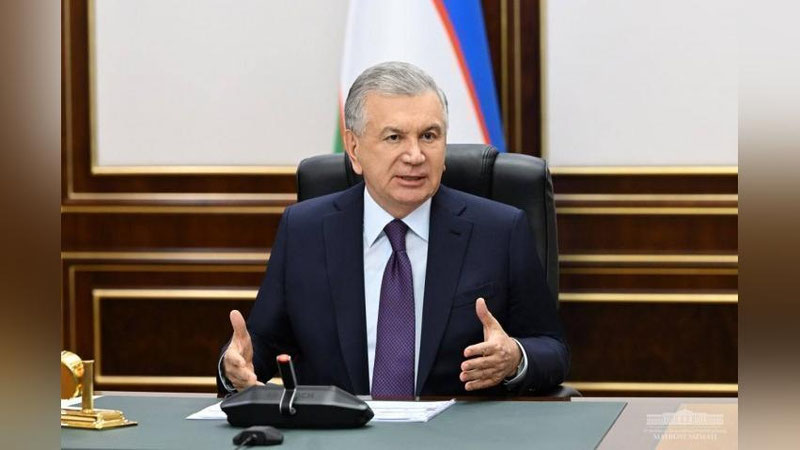 'Prezident temir yo`l sohasidagi loyihalar taqdimoti bilan tanishdi'ning rasmi