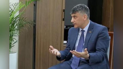 '"Pfizer eng yaxshisi emas. Katta pulga olib kelinsayu, odamlar vaksinani rad etsa nima bo`ladi?" Alisher Qodirov ayrim masalalardan xavotirda'ning rasmi