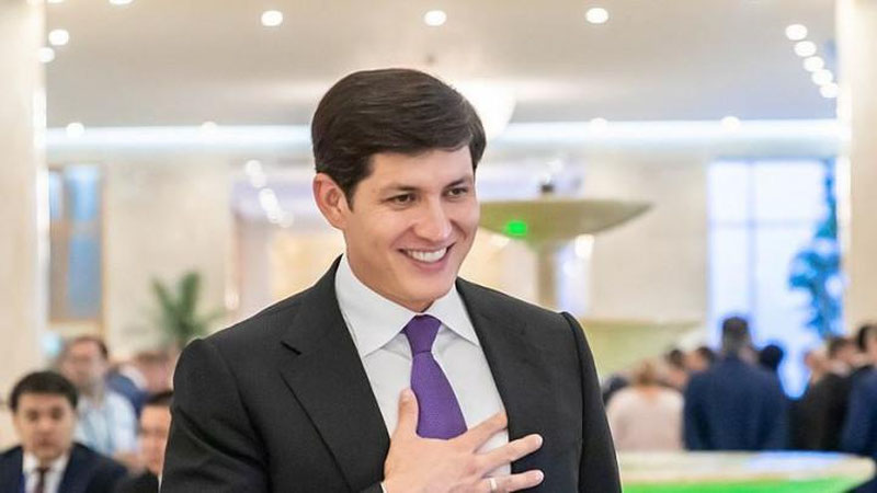 Изрображение 'Отабек Умаров представил проект в помощь сырдарьинским детям (видео)'