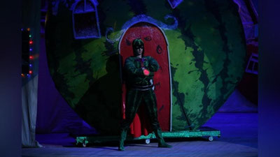 Изрображение 'ГЕРОЕМ НОВОГОДНЕЙ ПОСТАНОВКИ БОЛЬШОГО ТЕАТРА СТАЛ ТАРВУЗМЕН (ФОТО)'