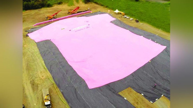 'Eng ulkan futbolka'ning rasmi