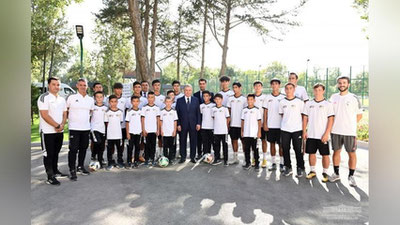 Изрображение 'Шавкат Мирзиёев в ходе поездки в Бекабад ознакомился с футбольной академией «El Golazo»'