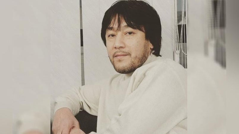 'Истеъдодли хонанда,  Ўзбекистонда хизмат кўрсатган артист Равшан Намозов вафот этди'ning rasmi