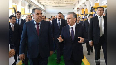 Изрображение 'Шавкат Мирзиёев и Эмомали Рахмон посетили экскаваторный завод в Ургенче'