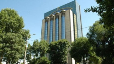 'Shavkat Mirziyoev Markaziy bank faoliyatini tubdan takomillashtirish haqidagi Farmonga imzo chekdi'ning rasmi