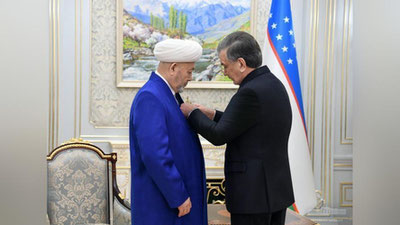 Изрображение 'Президент лично поздравил муфтия Узбекистана с 70-летием (фото)'